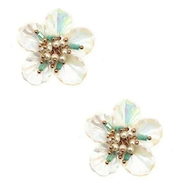 Beautiful Retro Floral Shell Like Earrings - Picture 1 of 9